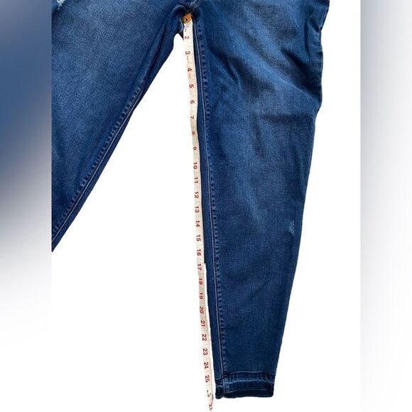 SPANX Medium Wash Distressed Ankle Skinny Jeans in Size Medium - Picture 13 of 16